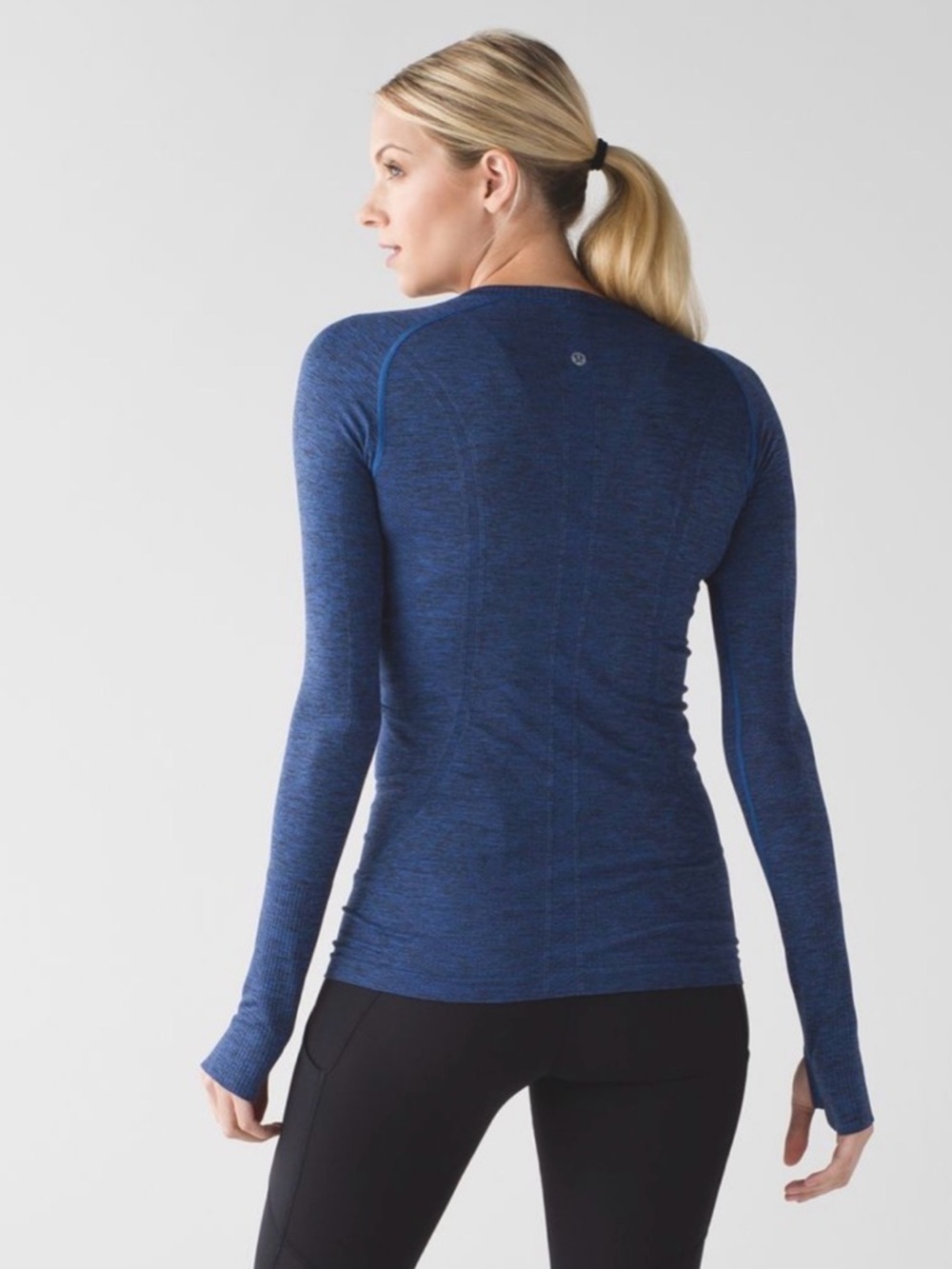Lululemon Swiftly Tech Long Sleeve Crew
Black / Sapphire Blue